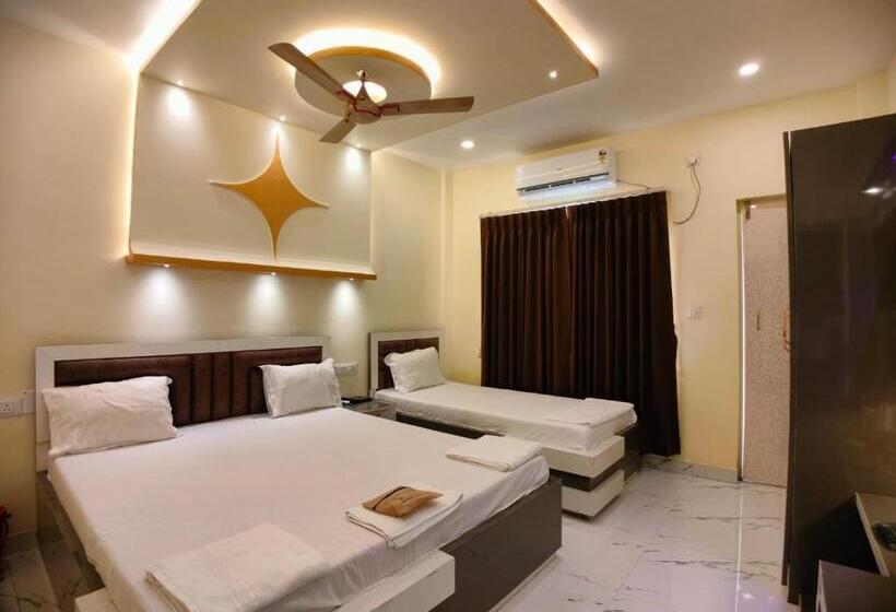 デラックストリプルルーム, Hindusthan Inn   On Beach