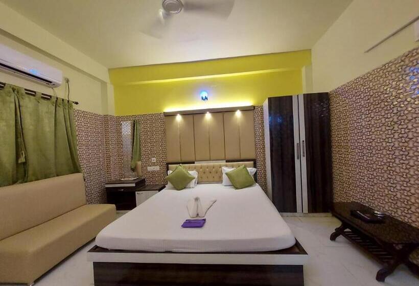 带阳台的豪华间, Hindusthan Inn   On Beach