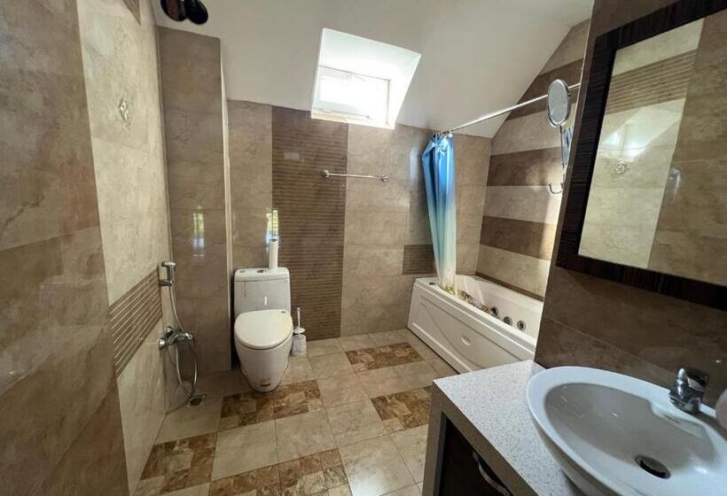 ویلای 1 خوابه با چشم‌انداز دریا, Riva Seaside House