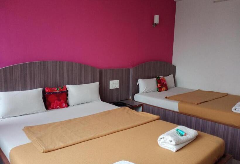 Трехместный Номер Deluxe, Malhar Palace