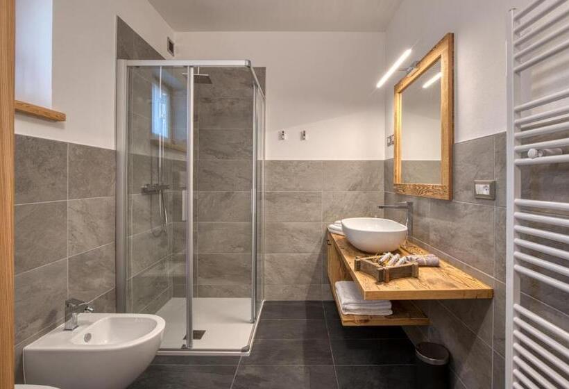 اتاق استاندارد چهارنفره با بالکن, Agritur Maso Librar