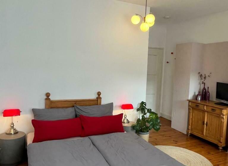 Номер Стандарт, Haus Till E