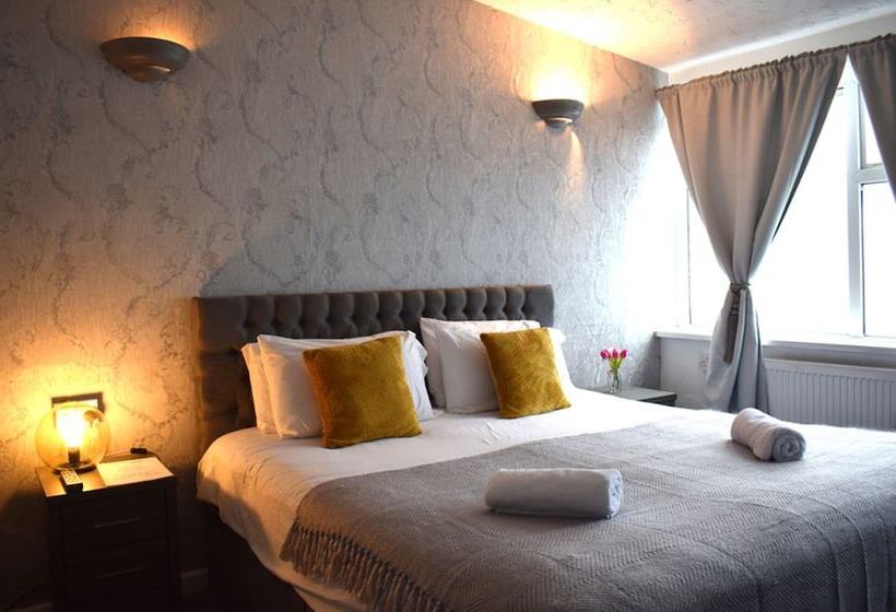 Семейный Номер, Whitburn House