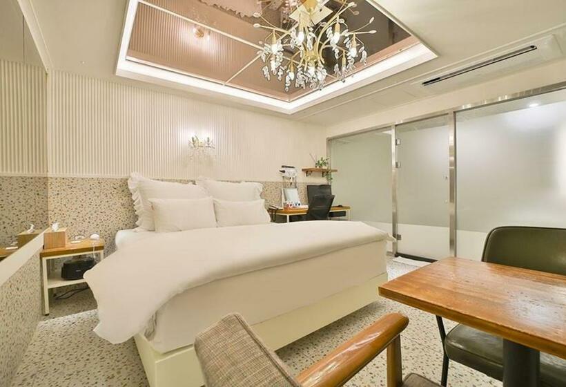 Номер Deluxe, Daegu February Hotel Dongdaegustation