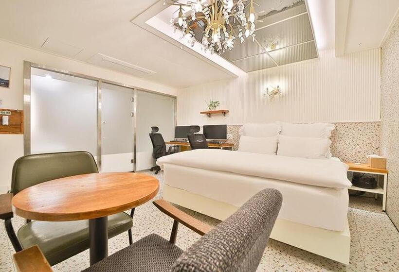 Люкс, Daegu February Hotel Dongdaegustation