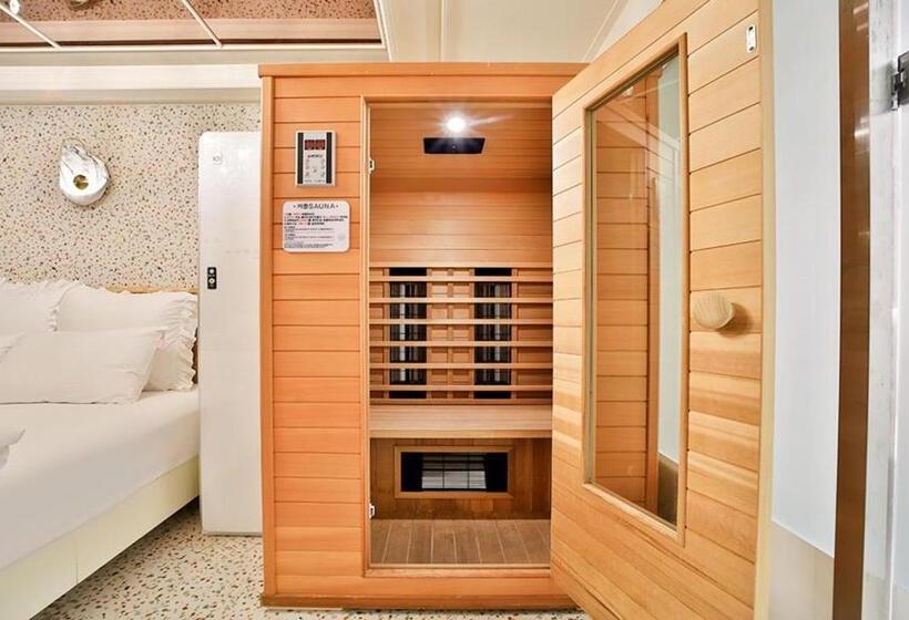Люкс, Daegu February Hotel Dongdaegustation