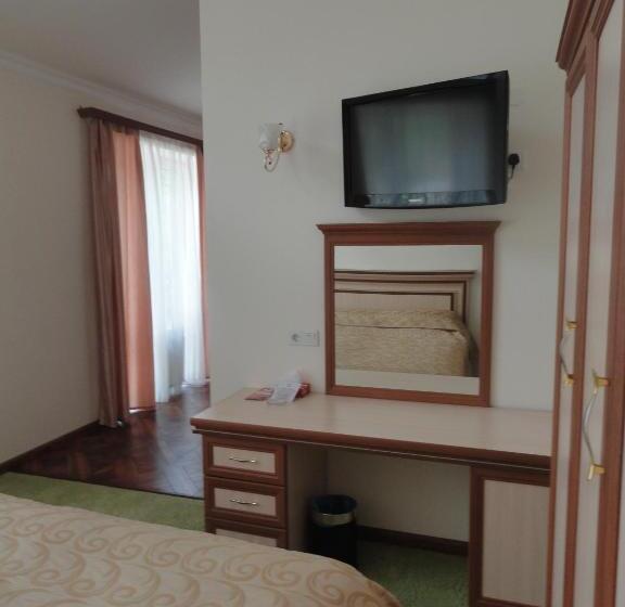 سوییت جونیور, Diana Hotel