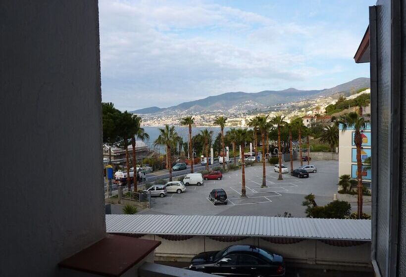 اتاق استاندارد, Ariston Montecarlo