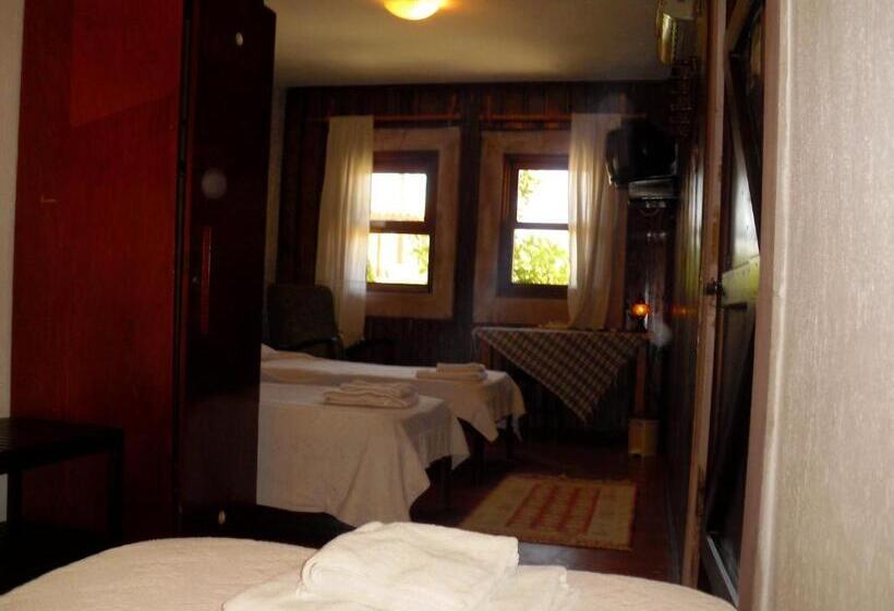 스탠다드 트리플 룸, Akropolis Guest House