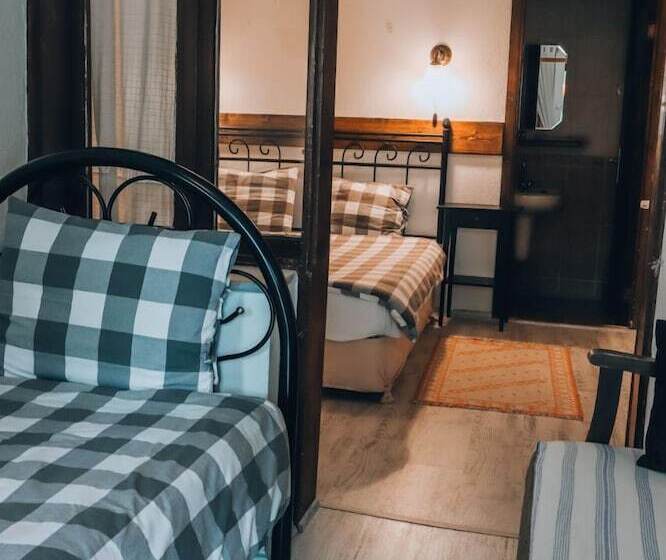 스탠다드 트리플 룸, Akropolis Guest House