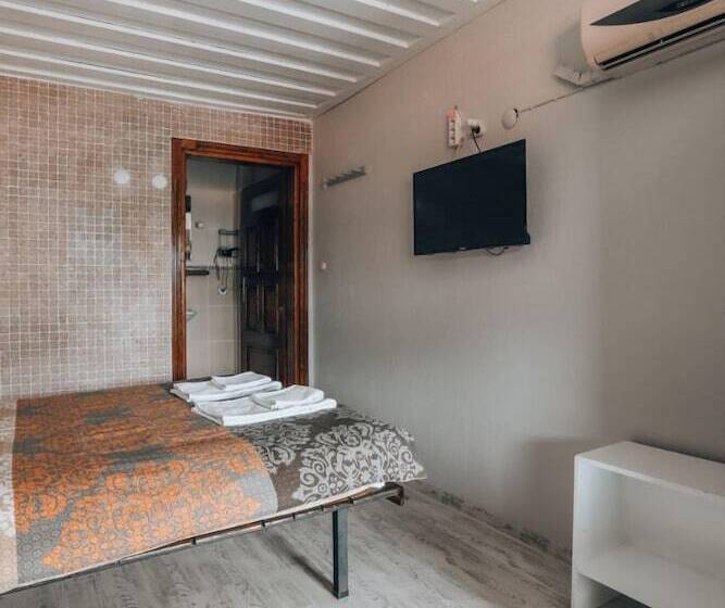 디럭스 룸, Akropolis Guest House