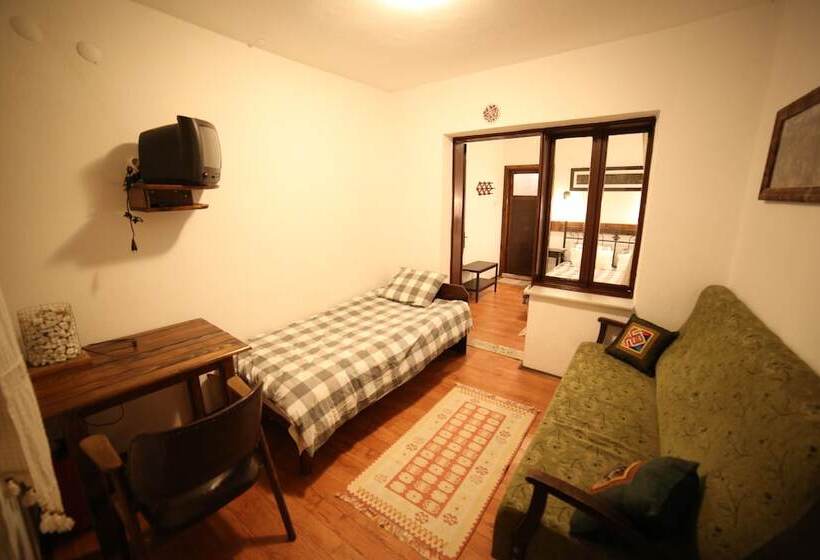 스탠다드 트리플 룸, Akropolis Guest House