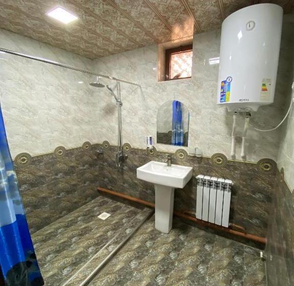 Economy Triple Room, Shayx Jalol