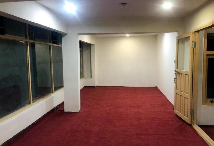 اتاق استاندارد چهار تخته, Highlander Inn Skardu