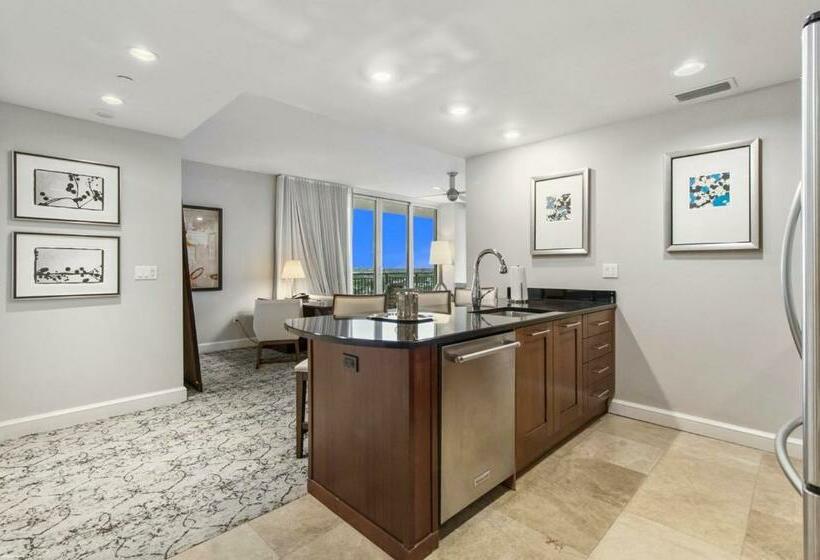 스위트 킹사이즈 침대, Singer Island Beach Resort And Spa, Located At The Palm Beach Resort