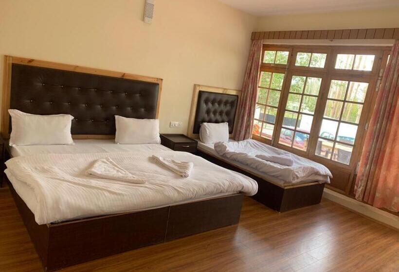 اتاق استاندارد سه نفره, Hinjumaa Guest House