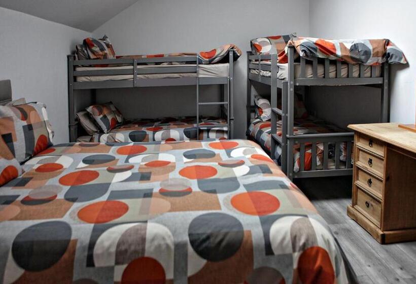 Семейный Номер, Aunt Rachel S Barn Hostel