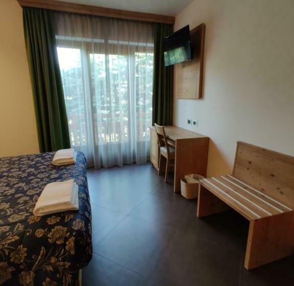 اتاق لوکس با بالکن, Chalet Allemand