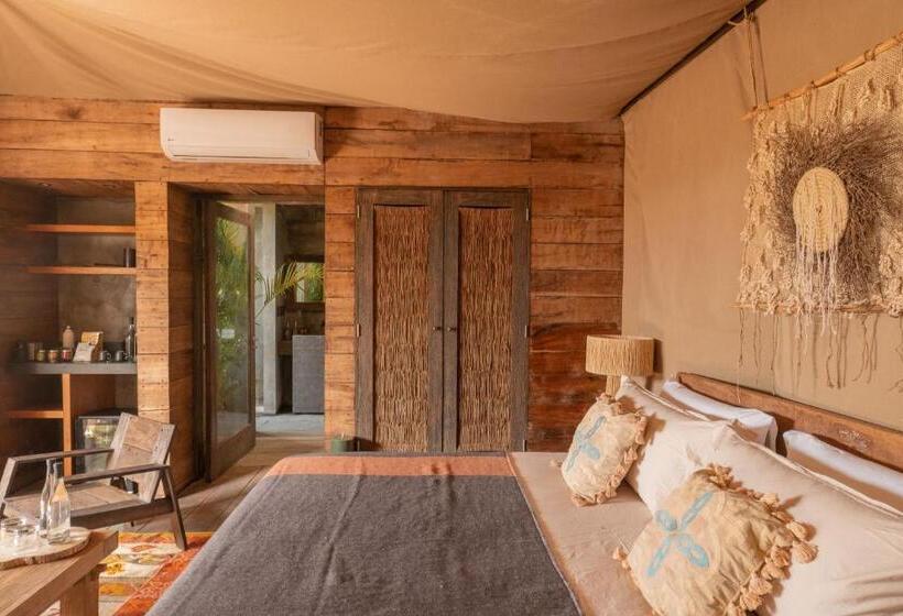 デラックスバンガロー, Nomade Holbox