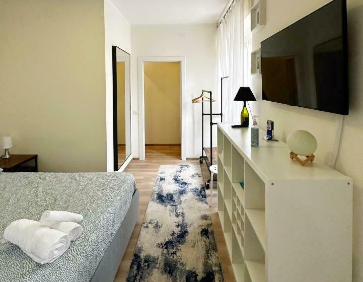 Полулюкс с Балконом, Extravaganza Room And Suite Apartment City Center