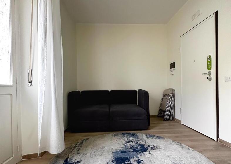 Полулюкс с Балконом, Extravaganza Room And Suite Apartment City Center