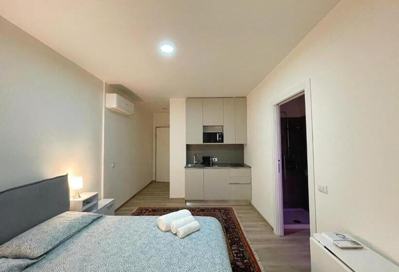 Апартаменты 1 Спальня, Extravaganza Room And Suite Apartment City Center