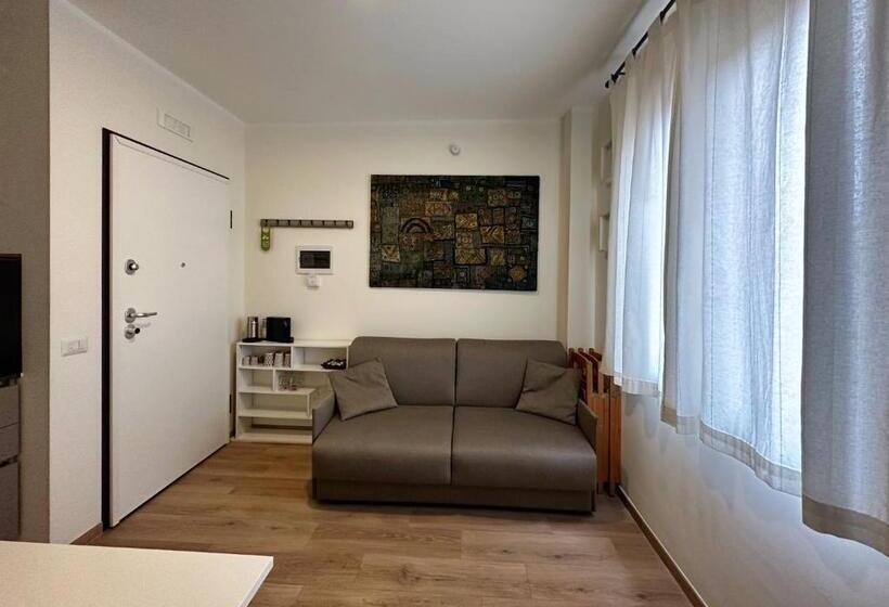 Апартаменты Deluxe 1 Спальня, Extravaganza Room And Suite Apartment City Center