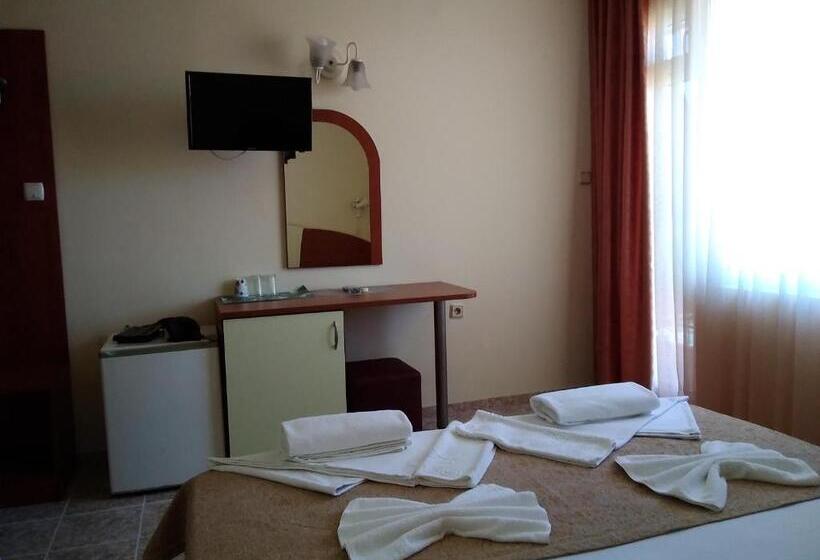 Номер Стандарт с Балконом, Family Hotel Dramchev