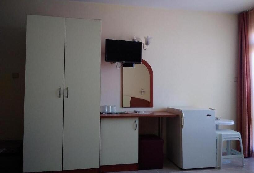 Трехместный Номер Стандарт с Балконом, Family Hotel Dramchev