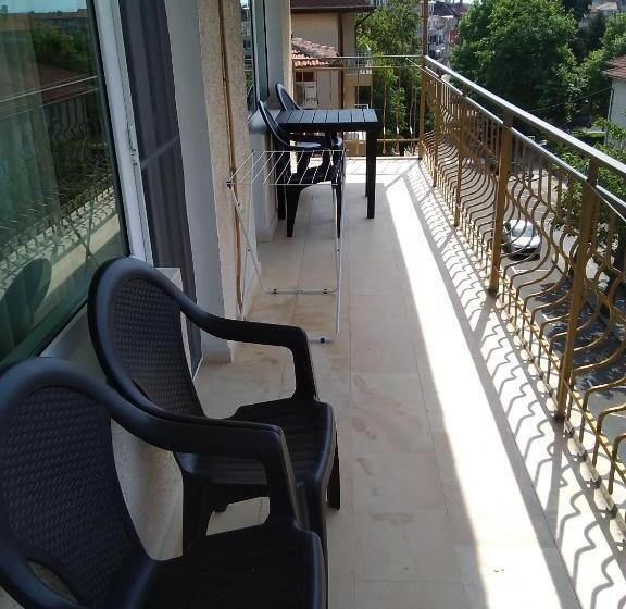 Четырехместный Номер Стандарт с Балконом, Family Hotel Dramchev