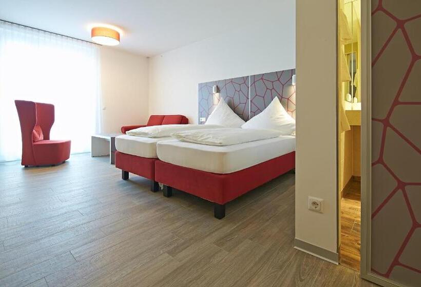 جناح, East Apart