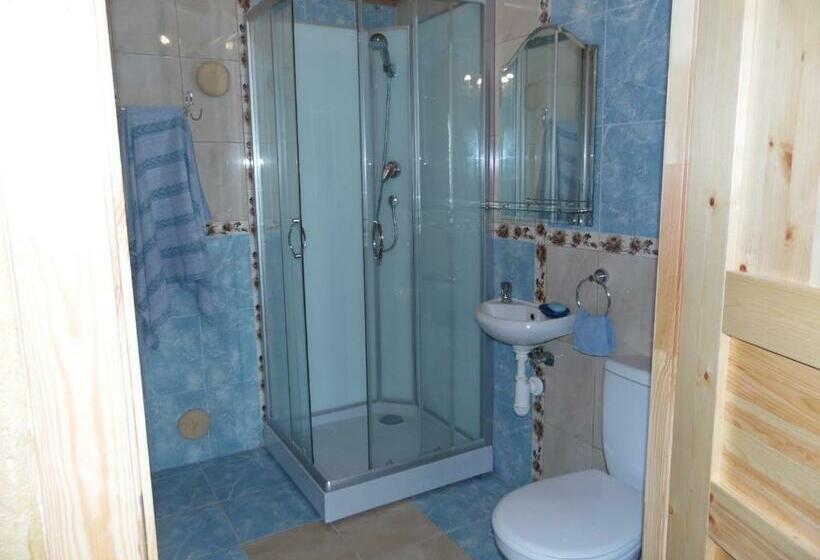 اتاق خانوادگی با چشمانداز باغ, Zelta Pirts Guest House