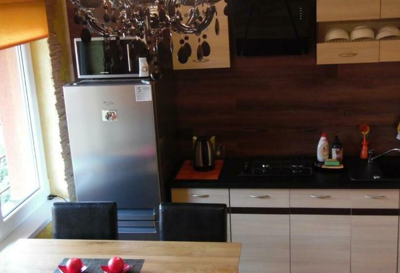 اتاق خانوادگی با چشمانداز باغ, Zelta Pirts Guest House