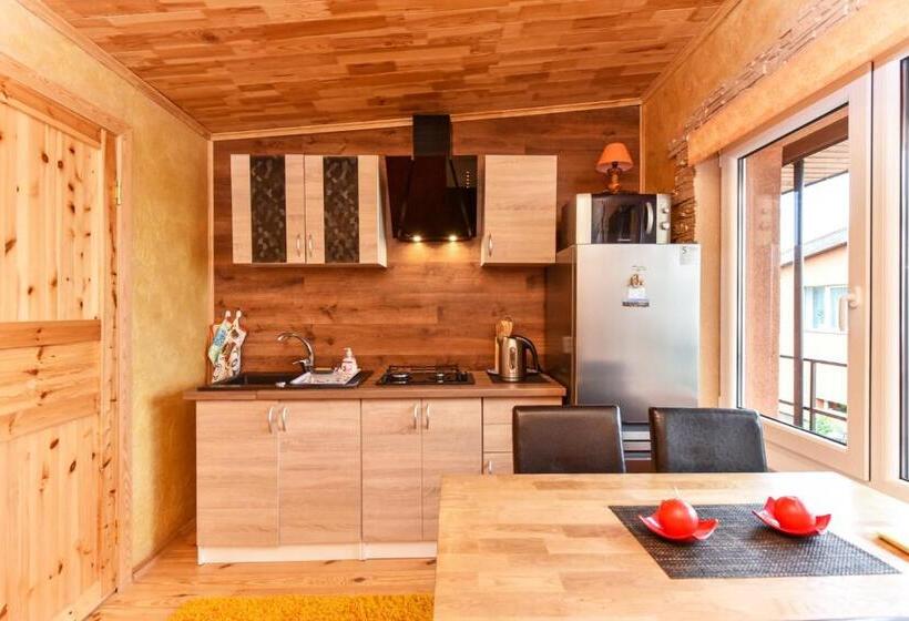 اتاق خانوادگی با چشمانداز باغ, Zelta Pirts Guest House