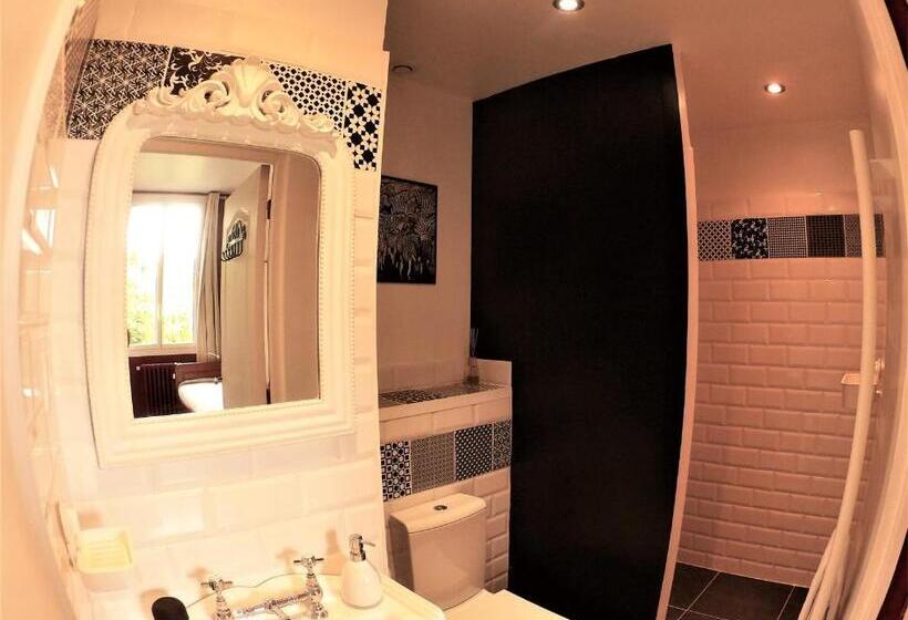Четырехместный Номер Стандарт, La Villa Carcassonne, Cité 8 Min à Pieds, Clim, Piscine, Full Wifi, Borne 7,5kw, Vélo élect, Parking