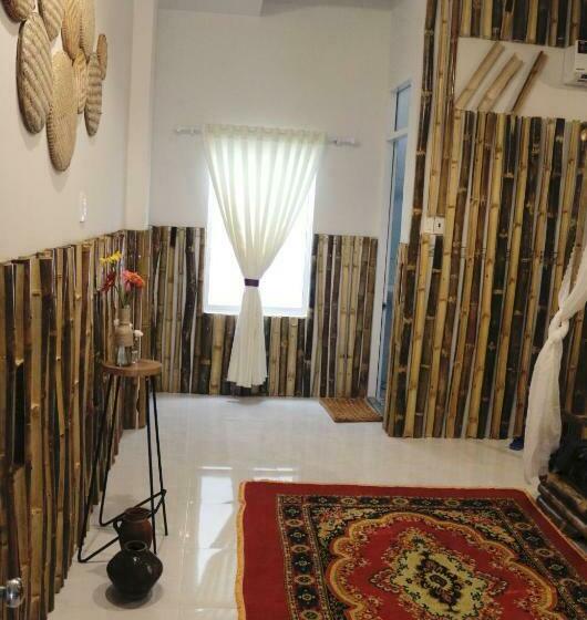 اتاق لوکس خانوادگی, Bí đỏ Homestay