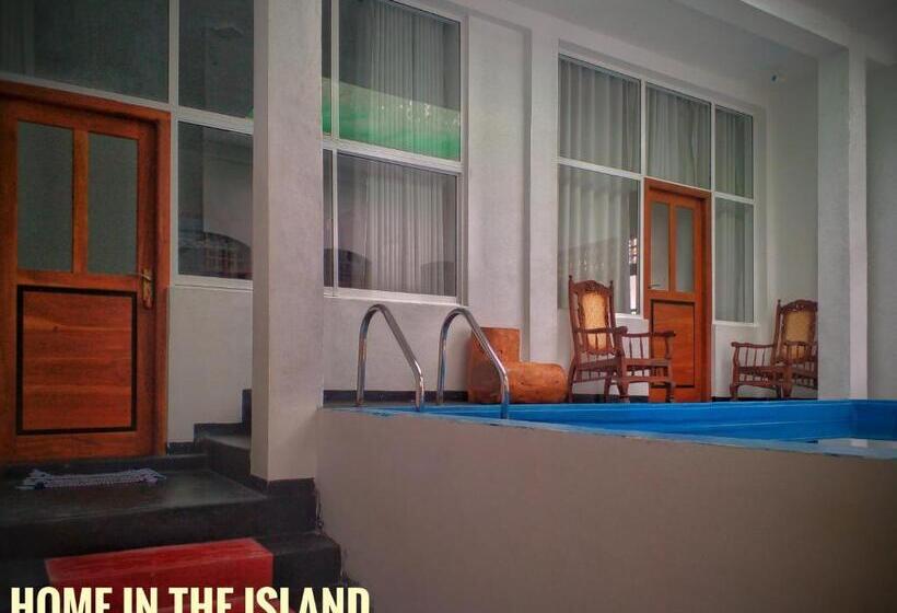 Номер Стандарт Вид на Бассейн, Home In The Island