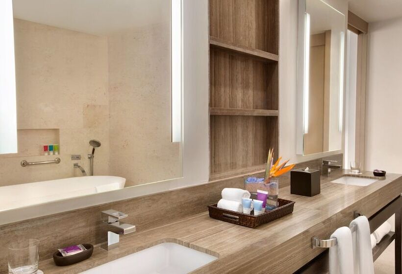 سوئیت جونیور با تخت بزرگ, Hyatt Zilara Rose Hall Adults Only All Inclusive