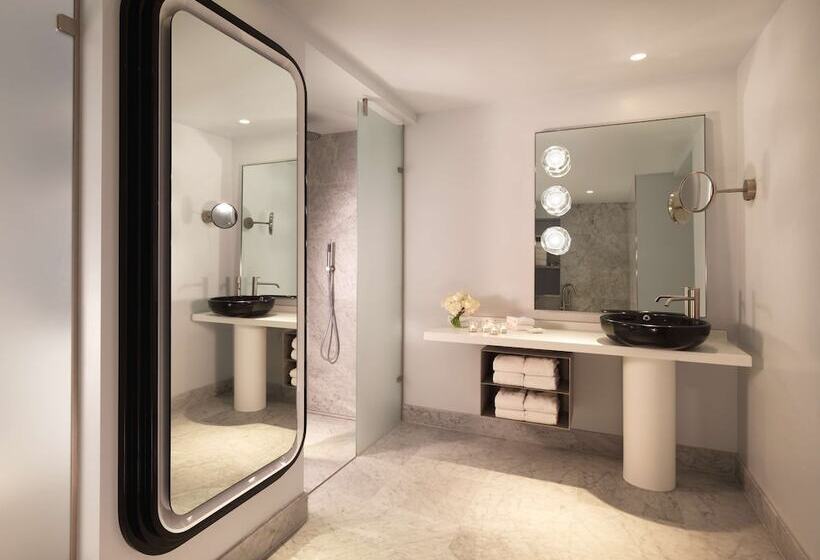 Номер Superior, Sea Containers London