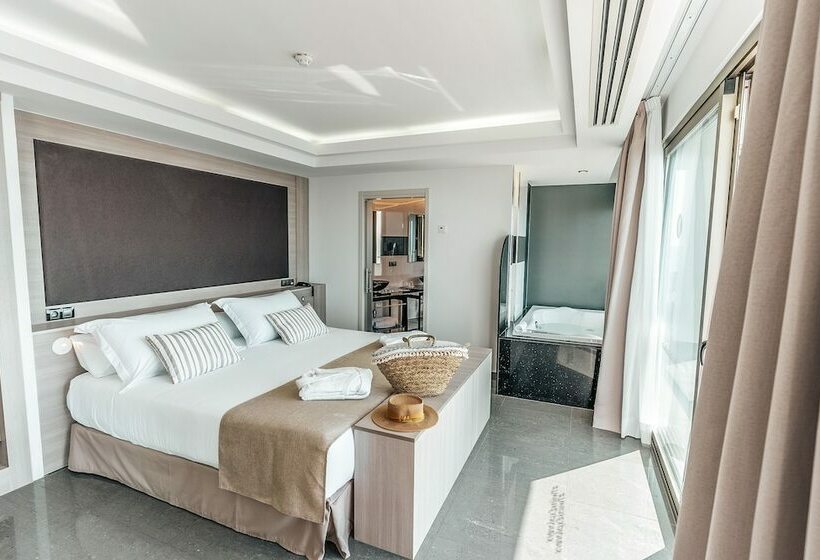 オーシャンビューのプレミアムルーム。, The Ibiza Twiins 4* Sup