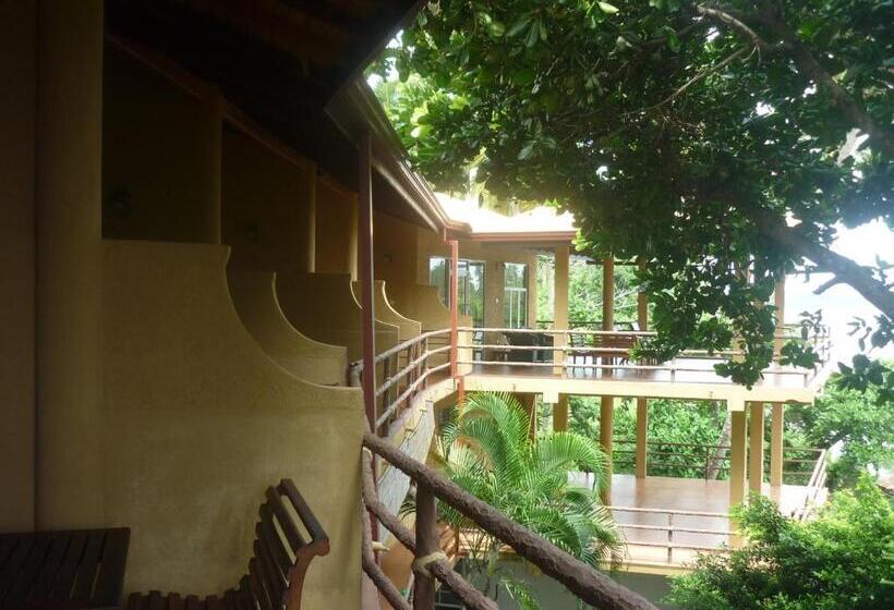 Номер Deluxe, Laluna Ayurveda Resort