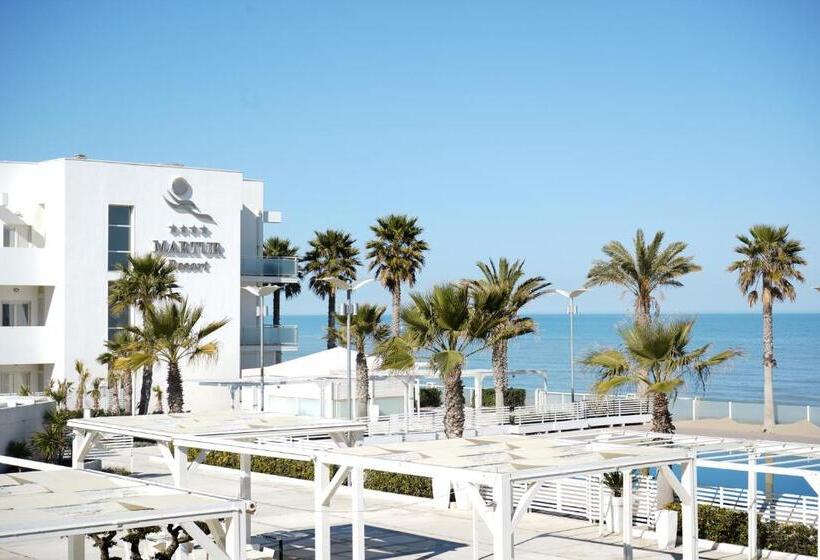 带阳台标准四人间, Martur Resort