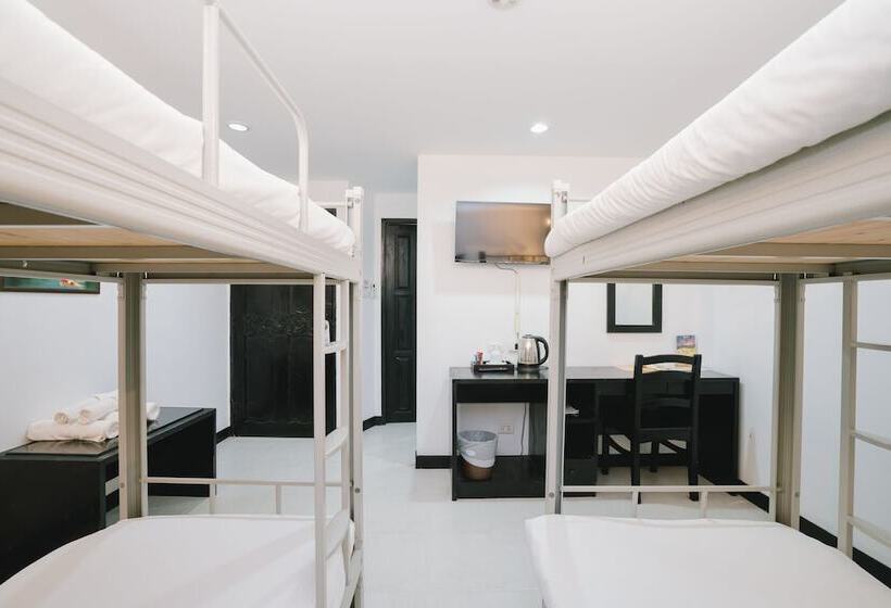 מיטה בחדר משותף, Noble House Patong