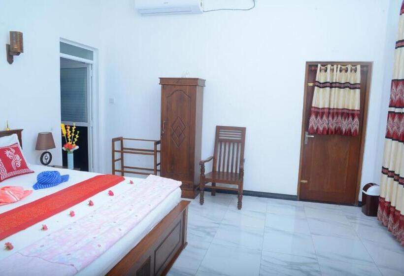 Трехместный Номер Deluxe, Gold Sand Resort