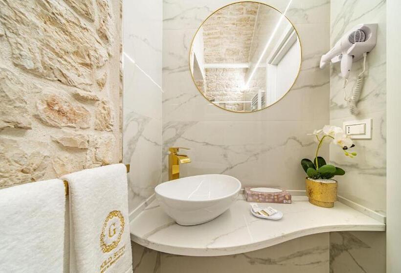 Номер Стандарт с Гидромассажем, Gold Suite B&b