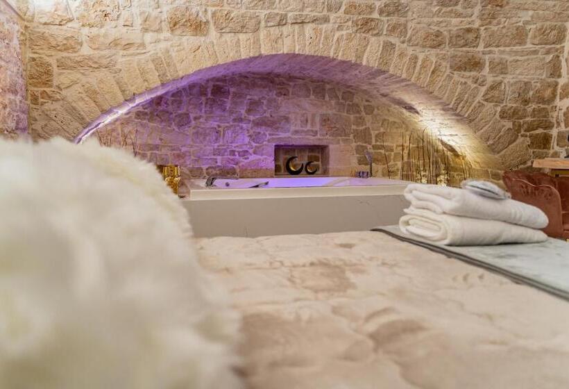 Номер Стандарт с Гидромассажем, Gold Suite B&b