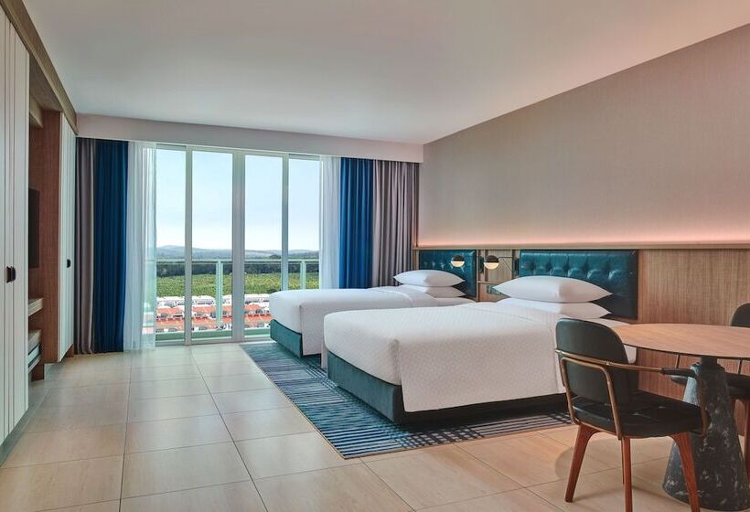 Номер Premium с Балконом, Four Points By Sheraton Desaru