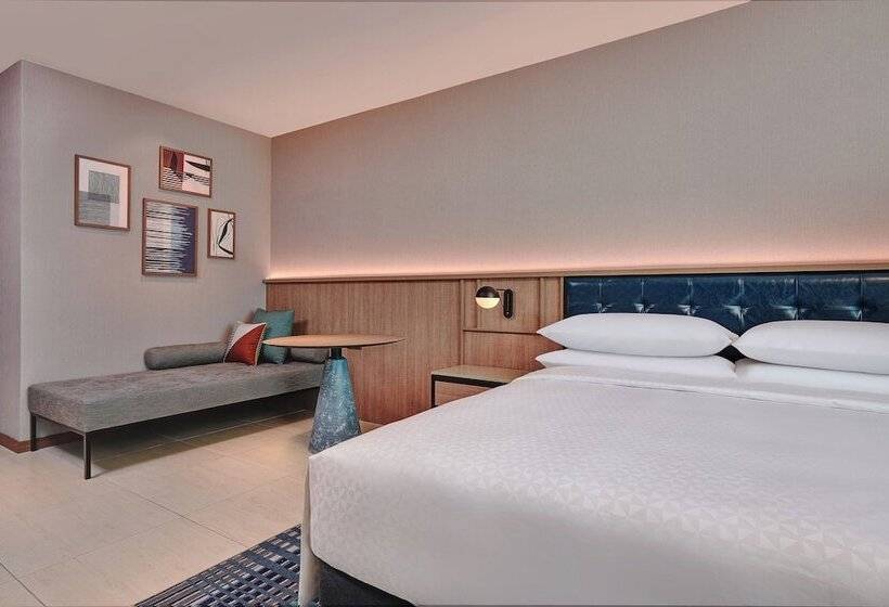 Номер Deluxe с Балконом, Four Points By Sheraton Desaru