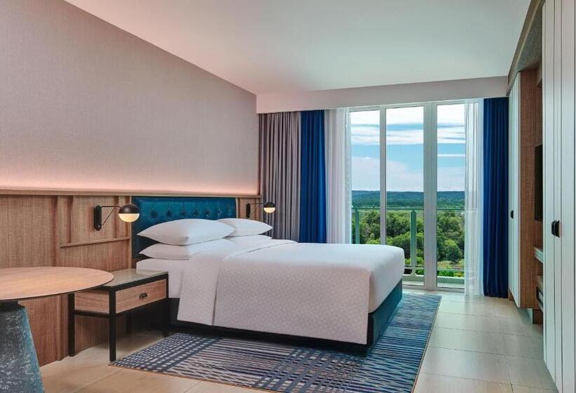 Номер Deluxe с Балконом, Four Points By Sheraton Desaru