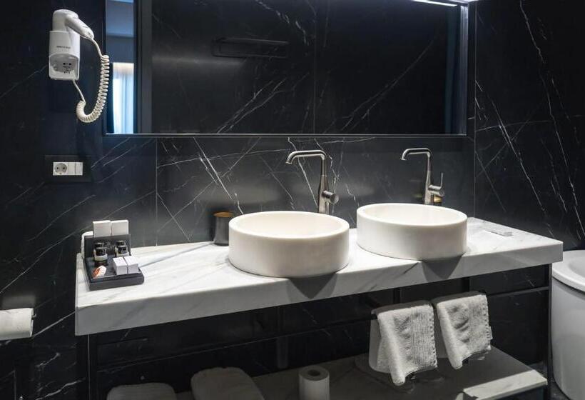带阳台套房, Moncafe Hotel Etico Tirana